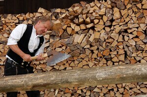 Bernau Schwarzwald Schneflertag Zimmermann bearbeitet Stamm vor Resenhof.jpg
