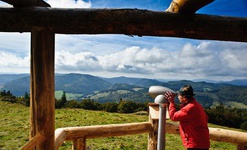 Blick durch das Viscope, ein besonderes Fernrohr, am Kleinen Spiehorn. Foto: Birgit-Cathrin Duval