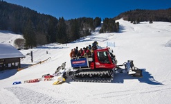 Mit dem Pistenbully von Bernau, Ortsteil Hof, hinauf zur Krunkelbach-Htte. Foto: Michael Arndt