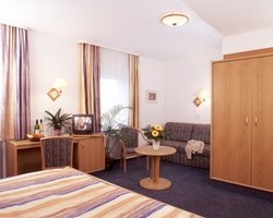 Hotel Garni Pfauen im Kaiserstuhl (Endingen am Kaiserstuhl) Hotel Garni Pfauen im Kaiserstuhl (Endingen am Kaiserstuhl)