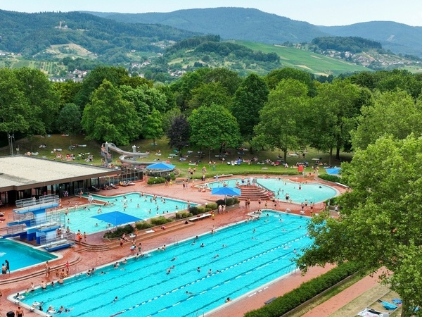 Schwarzwaldbad B�hl Bildnachweis: Mit freundlicher Genehmigung der B�hler Sportst�tten GmbH / Fotograf: Michael Frank