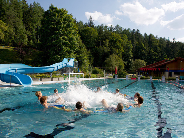 Schwimmbad Obertal Bildnachweis: Ulrike Klumpp Schwimmbad Obertal Bildnachweis: Ulrike Klumpp
