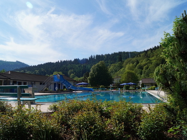 Schwimmbad Schönmünzach Bildnachweis: Mit freundlicher Genehmigung der Baiersbronn Touristik Schwimmbad Schönmünzach Bildnachweis: Mit freundlicher Genehmigung der Baiersbronn Touristik