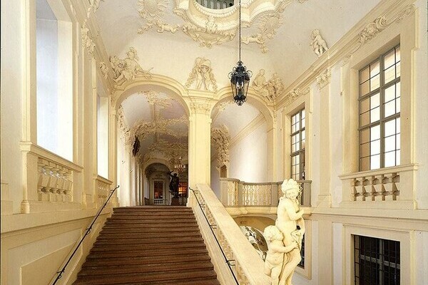 Schloss Rastatt, Treppenhaus Bildnachweis: Mit freundlicher Genhemigung der Staatlichen Schlösser und Gärten Baden-Württemberg Schloss Rastatt, Treppenhaus Bildnachweis: Mit freundlicher Genhemigung der Staatlichen Schlösser und Gärten Baden-Württemberg