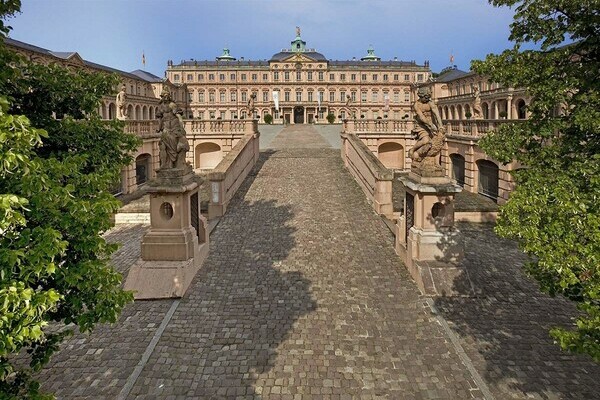 Schloss Rastatt Bildnachweis: Mit freundlicher Genhemigung der Staatlichen Schlösser und Gärten Baden-Württemberg Schloss Rastatt Bildnachweis: Mit freundlicher Genhemigung der Staatlichen Schlösser und Gärten Baden-Württemberg