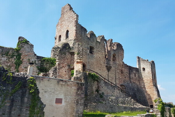 Ruine Hochburg Ruine Hochburg