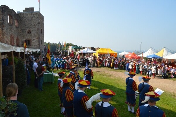 Hochburgfest Bildnachweis: Mit freundlicher Genehmigung der Stadt Emmendingen, Axel Brinkmann Hochburgfest Bildnachweis: Mit freundlicher Genehmigung der Stadt Emmendingen, Axel Brinkmann
