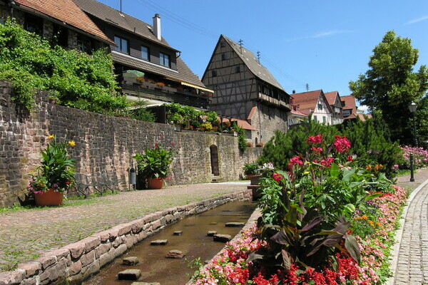 Gernsbacher Altstadt - Waldbachstraße Zehntscheuern Bildnachweis: Stadt Gernsbach Gernsbacher Altstadt - Waldbachstraße Zehntscheuern Bildnachweis: Stadt Gernsbach