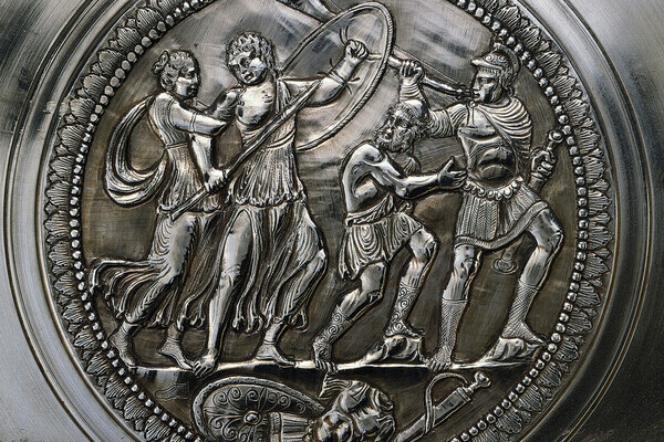 Mittelmedaillon der Achilles Platte aus dem Kaiseraugster Silberschatz Bildnachweis: © Augusta Raurica Mittelmedaillon der Achilles Platte aus dem Kaiseraugster Silberschatz Bildnachweis: © Augusta Raurica